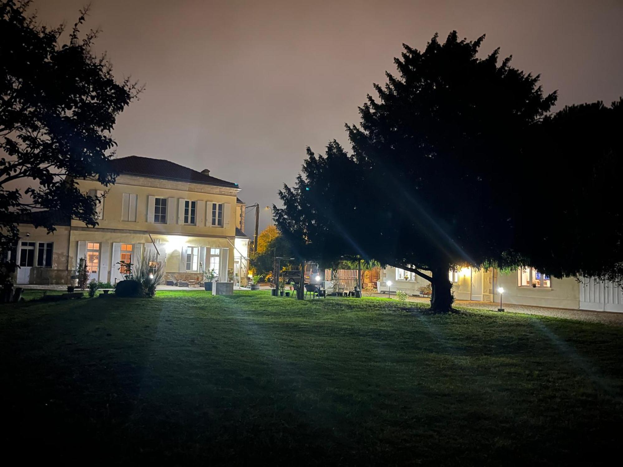 Suite Privative Abella - Aile De Maison Bourgeoise Ambares-et-Lagrave Exterior foto